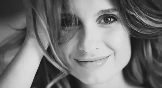 Biostimmulatoren zufrieden lächelnde Frau