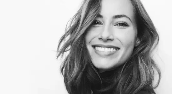 Endolift selbstbewusste glückliche Frau