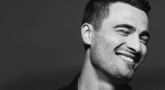 Haarsprechstunde junger Mann mit kurzen Haaren