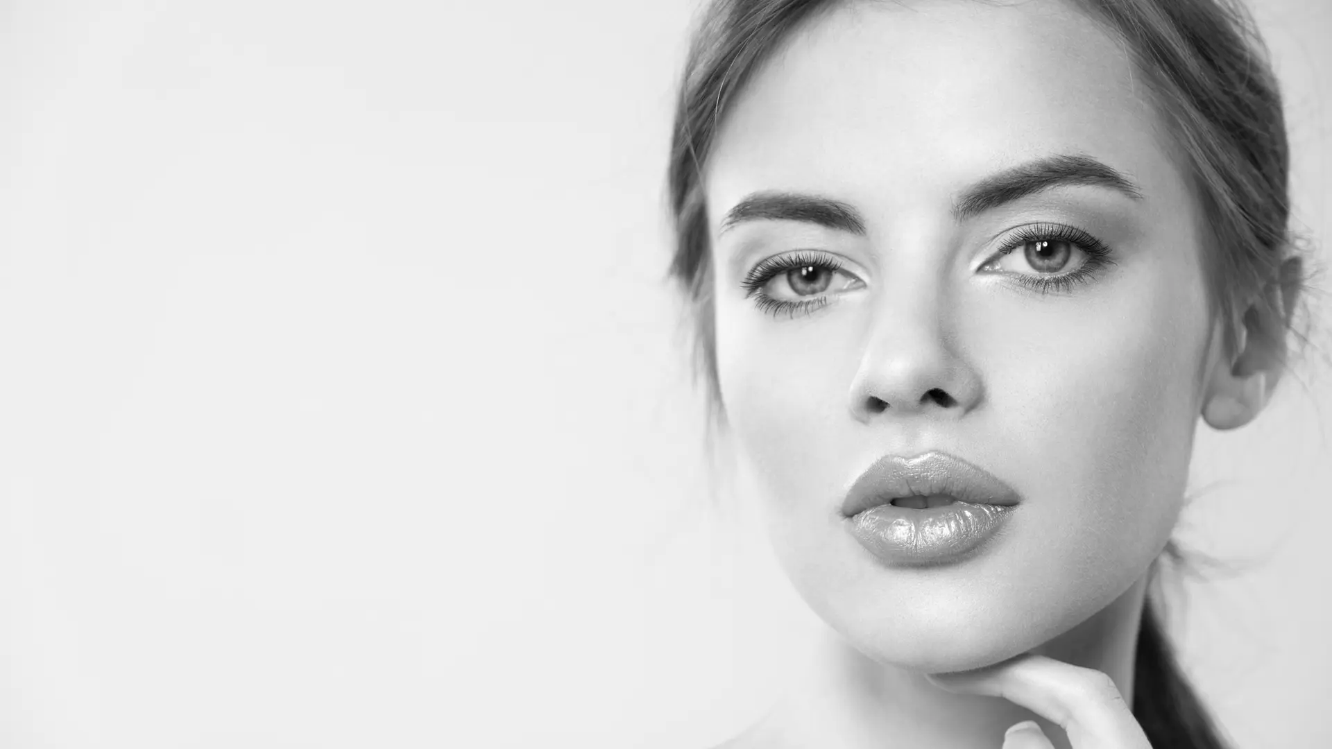 Hyaluron Frau mit vollen Lippen