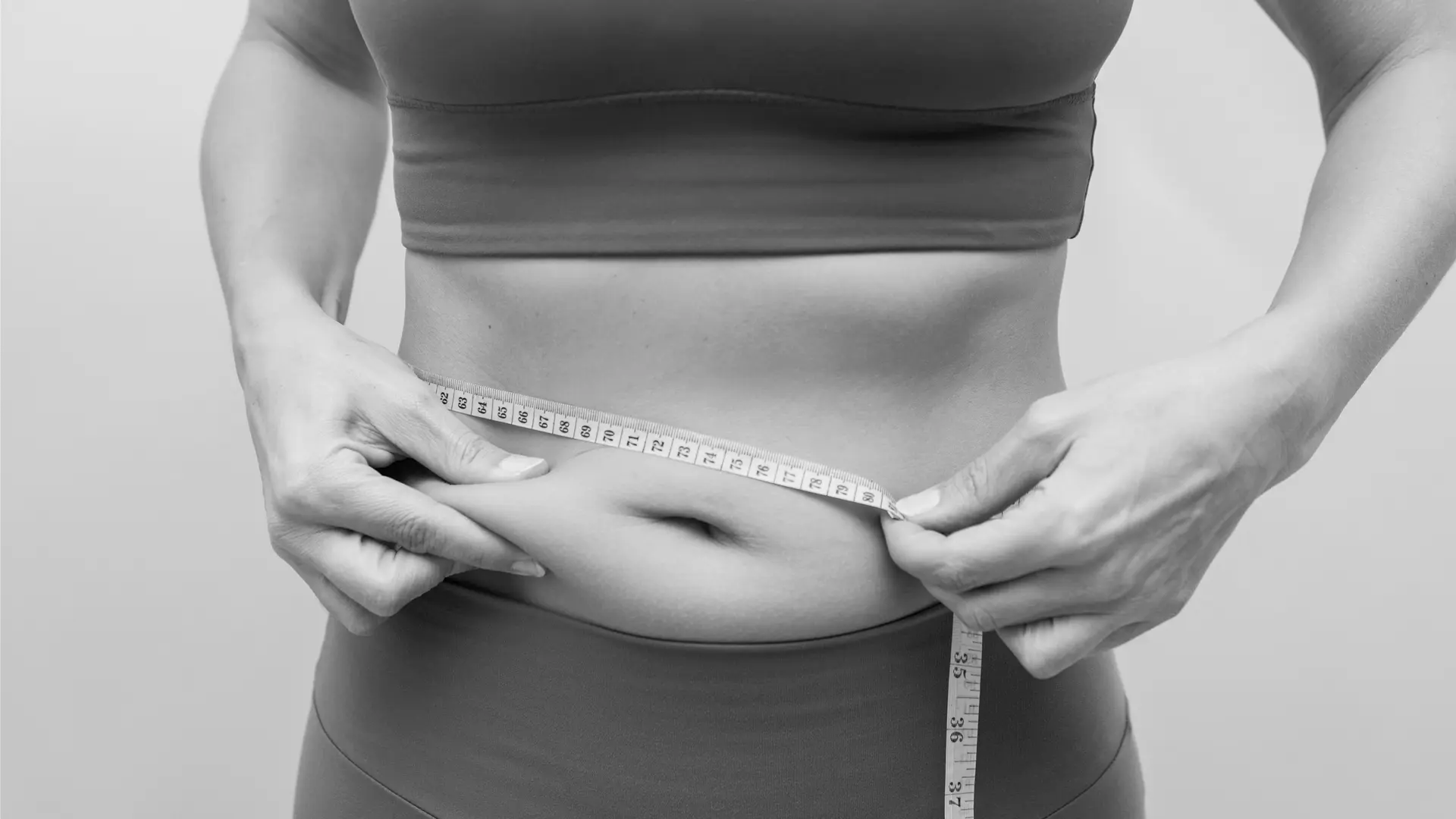 Lypolyse bauch mit maßband