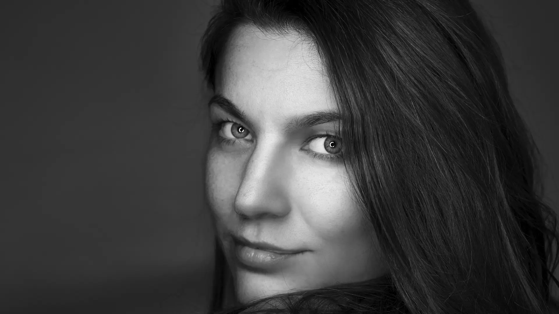 Startseite portrait von frau mit schoenen augen